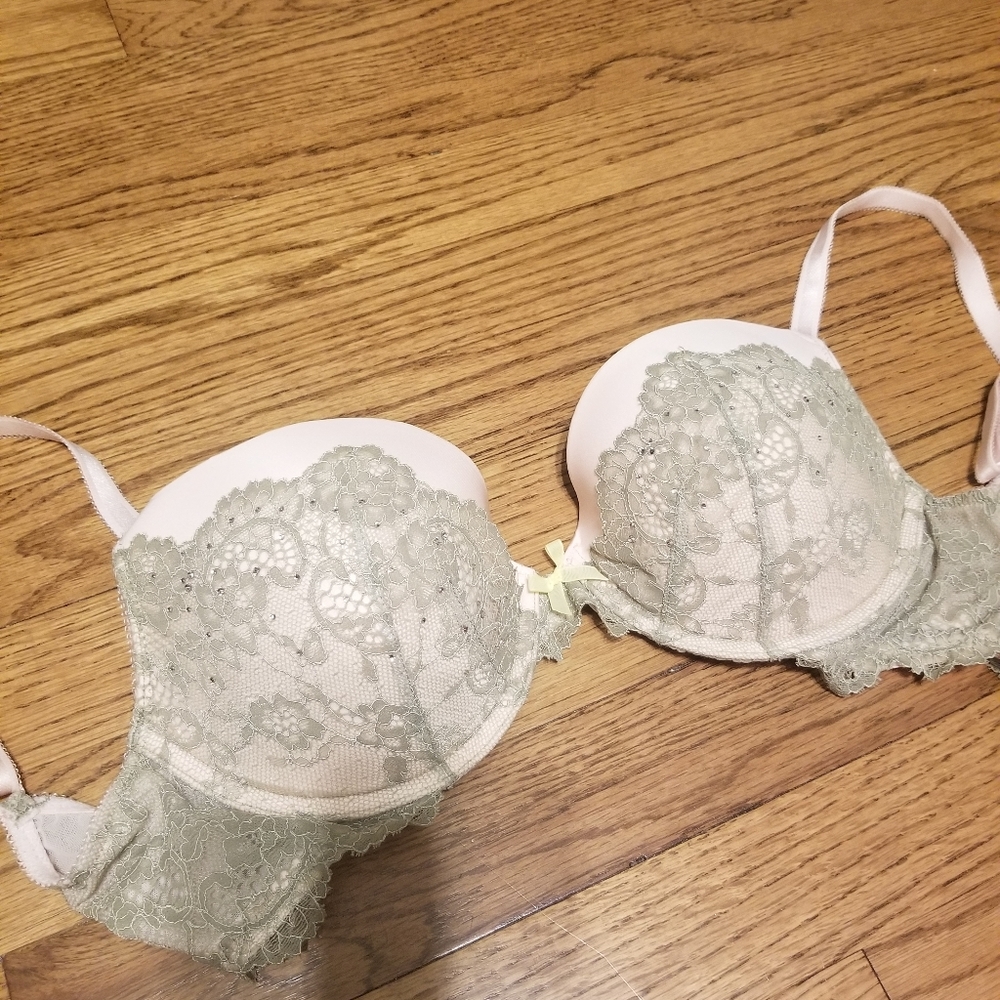 Victoria's Secret pushup bra - Picture 3 of 8